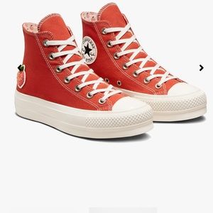 WMNS CHUCK TAYLOR CONVERS ALL STAR LIFT PLATFORM HIGH 'PEACHES'
SIZE 6